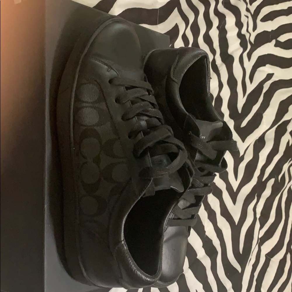 Low top sneakers